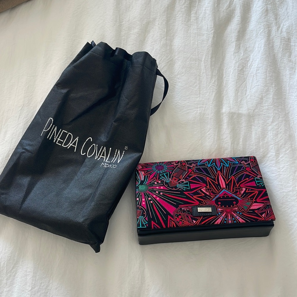 Pineda Covalin clutch